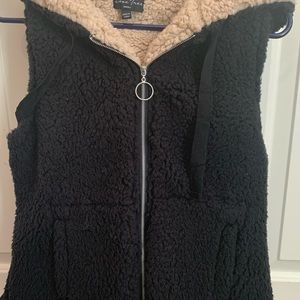 Love Tree Sherpa vest with hood